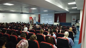 Dr. Nurcan Ede öğretmen adaylarına dezenformasyonu anlattı