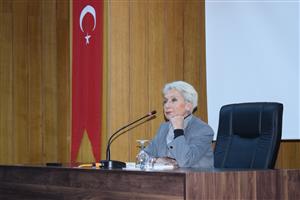 TRT Eski Spikeri Mehpare Çelik, İletişim Fakültesi Öğrencileriyle Buluştu