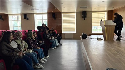 ASÜ İletişim Fakültesi öğrencileri kütüphaneyi ziyaret etti